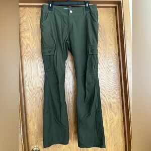 Icebreaker merino wool cargo pants, convertible, size 8